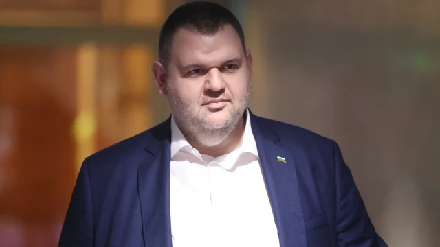 delqn-peevski-radev-pregazi-konstituciqta-sabiraneto-v-rosenec-e-nelegitimno 20 08 2024